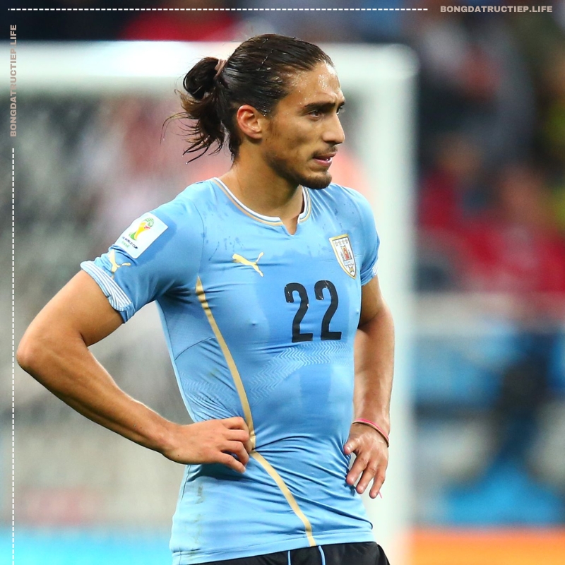 Cầu thủ tóc đuôi ngựa nổi tiếng Martin Caceres (Uruguay)