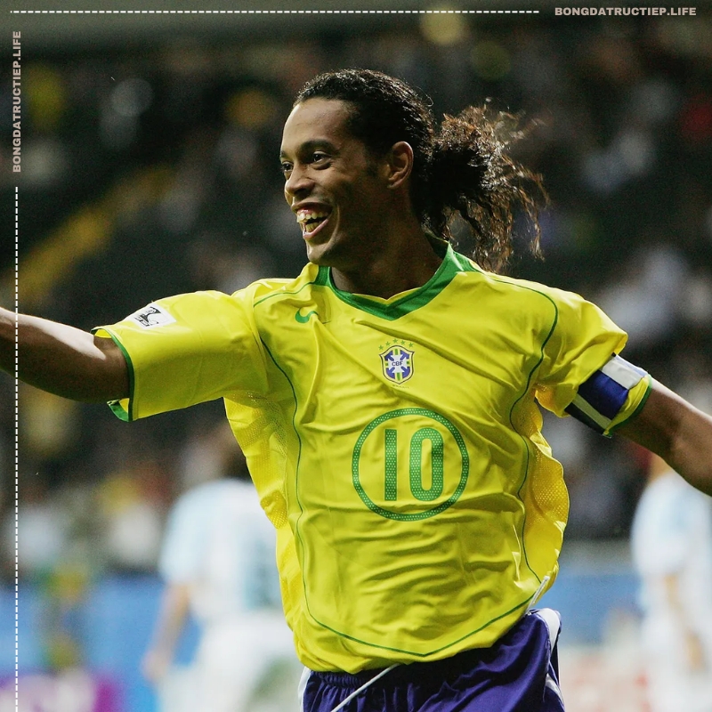 Cầu thủ tóc đuôi ngựa nổi tiếng Ronaldinho (Brazil)